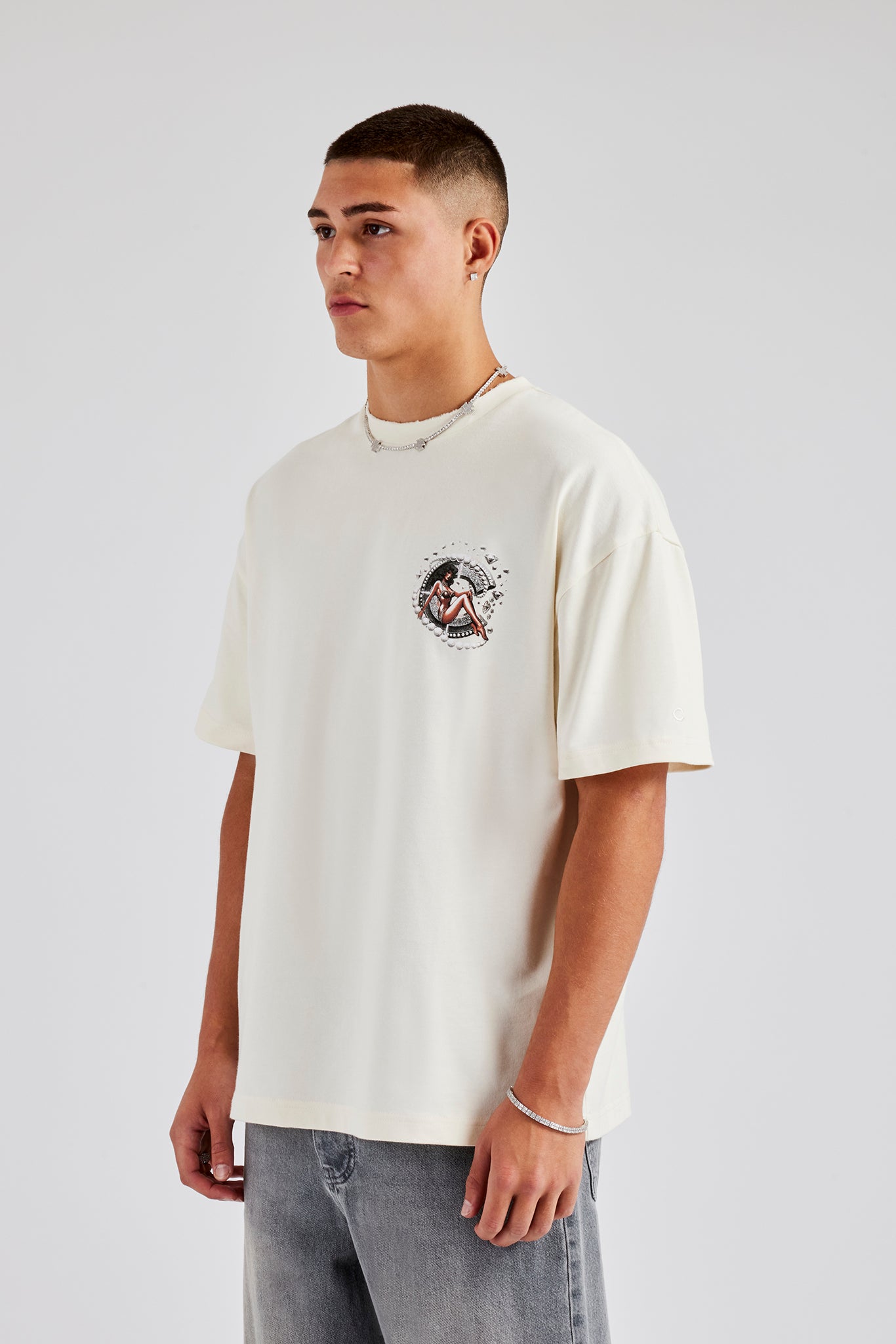 Oversize-T-Shirt mit C-Grafik von Pearl and Diamond - Off White
